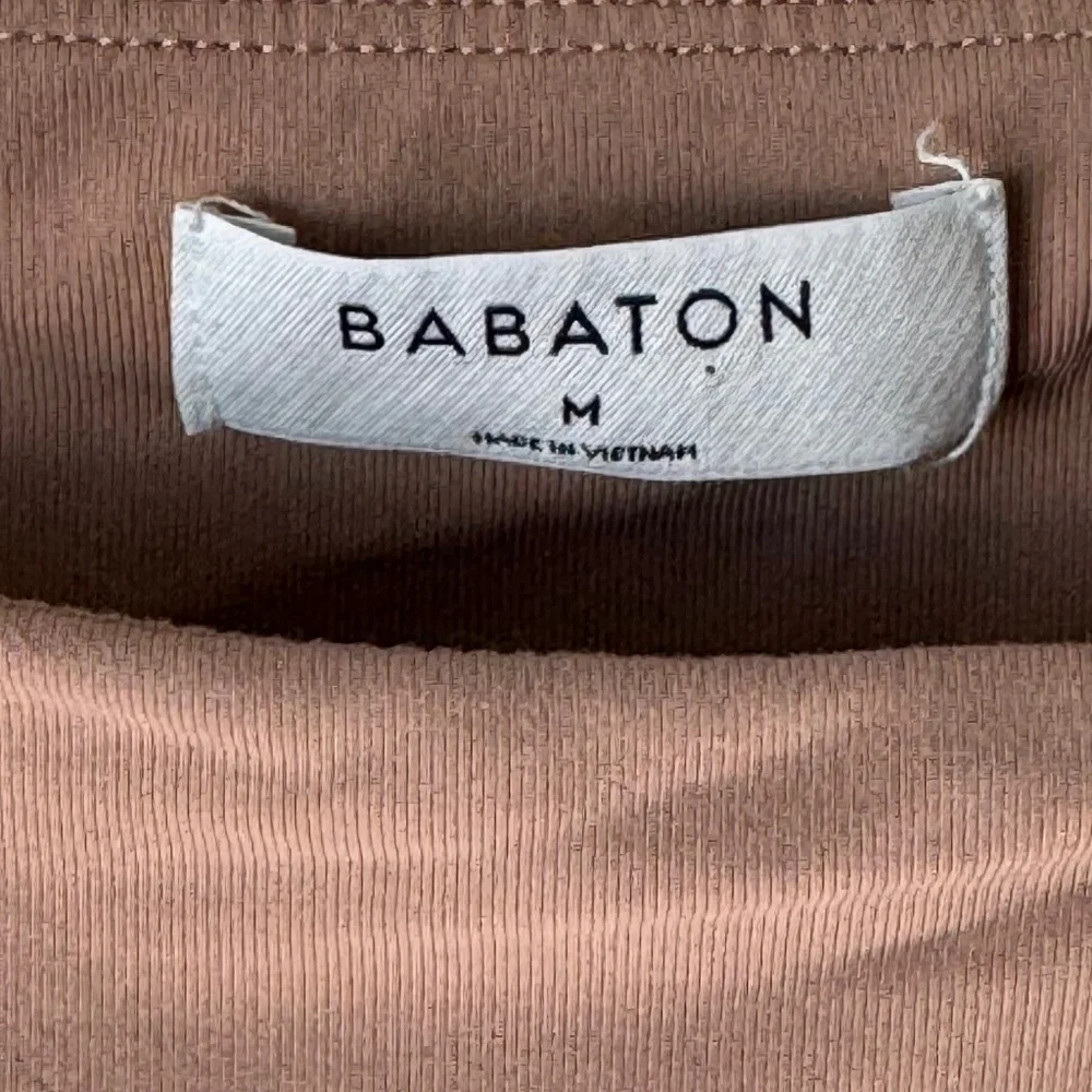 Aritzia Babaton Squared Neck Long Sleeve BodysuitSz‎ M
